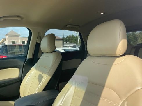 Used 2017 Ford Edge SEL w/ Equipment Group 201A FWD image 9