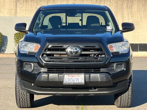 Used 2019 Toyota Tacoma SR image 10