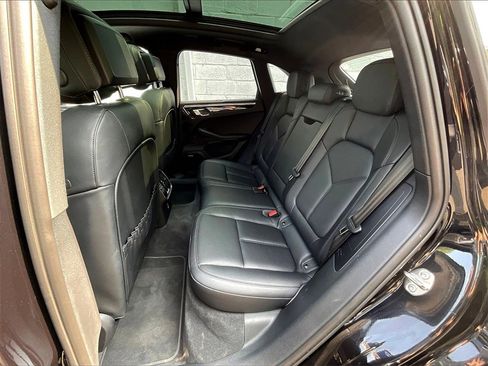 Certified 2025 Porsche Macan image 22