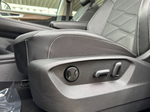 Used 2024 Volkswagen Atlas SE image 14