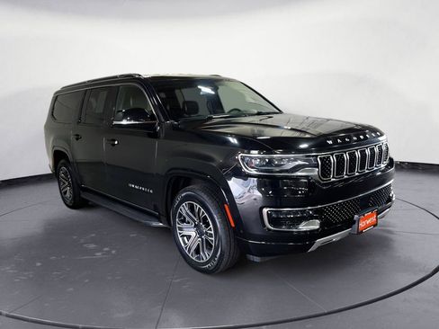 Used 2024 Jeep Wagoneer L Series II w/ Flexible Seating Group AWD/4WD image 3