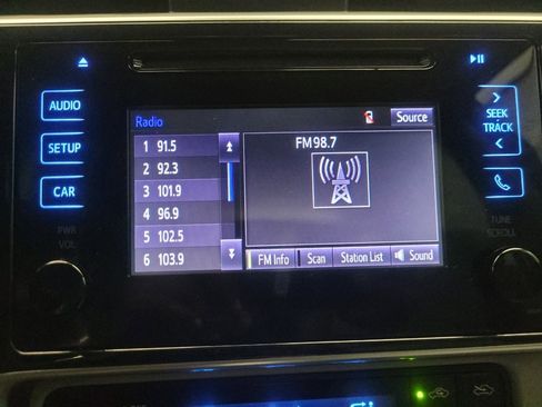 Used 2019 Toyota Corolla LE w/ Carpet Mat Package (TMS) image 25