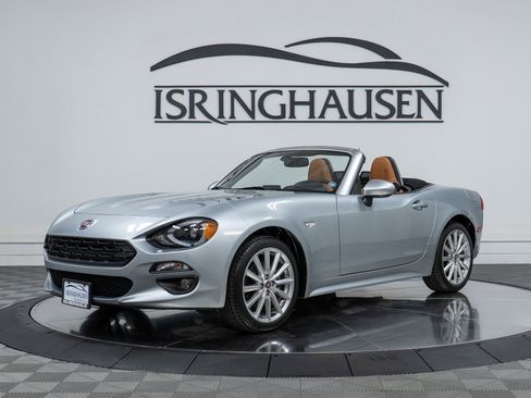 Used 2018 FIAT 124 Spider Lusso w/ Convenience Group image 1