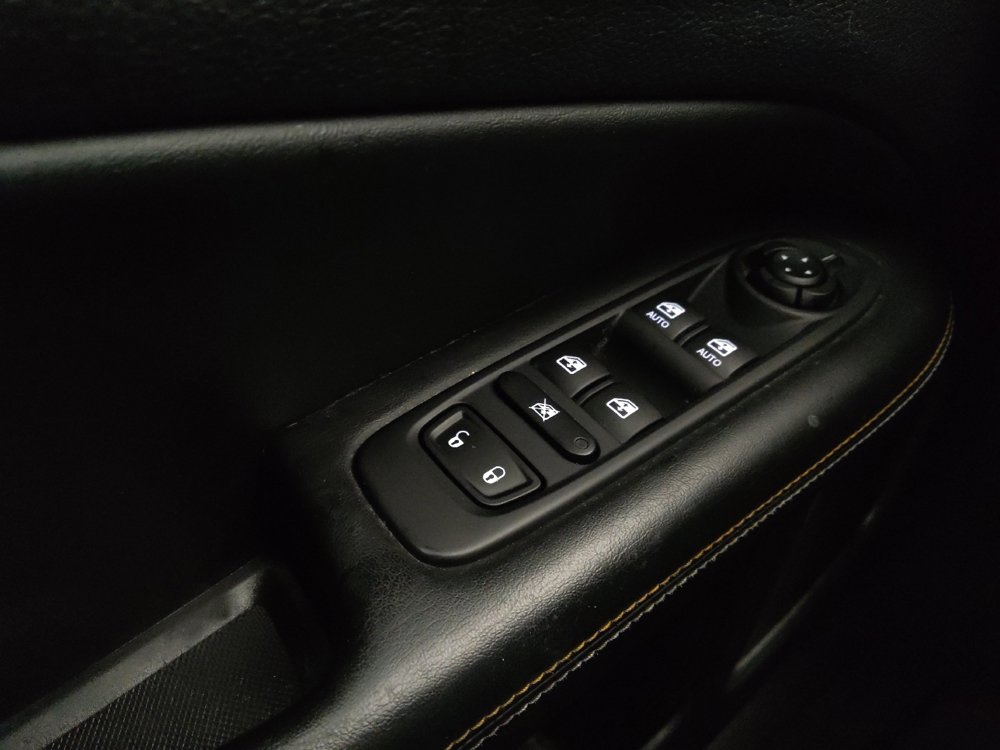 Used 2018 Jeep Compass Latitude w/ Popular Equipment Group FWD image 27