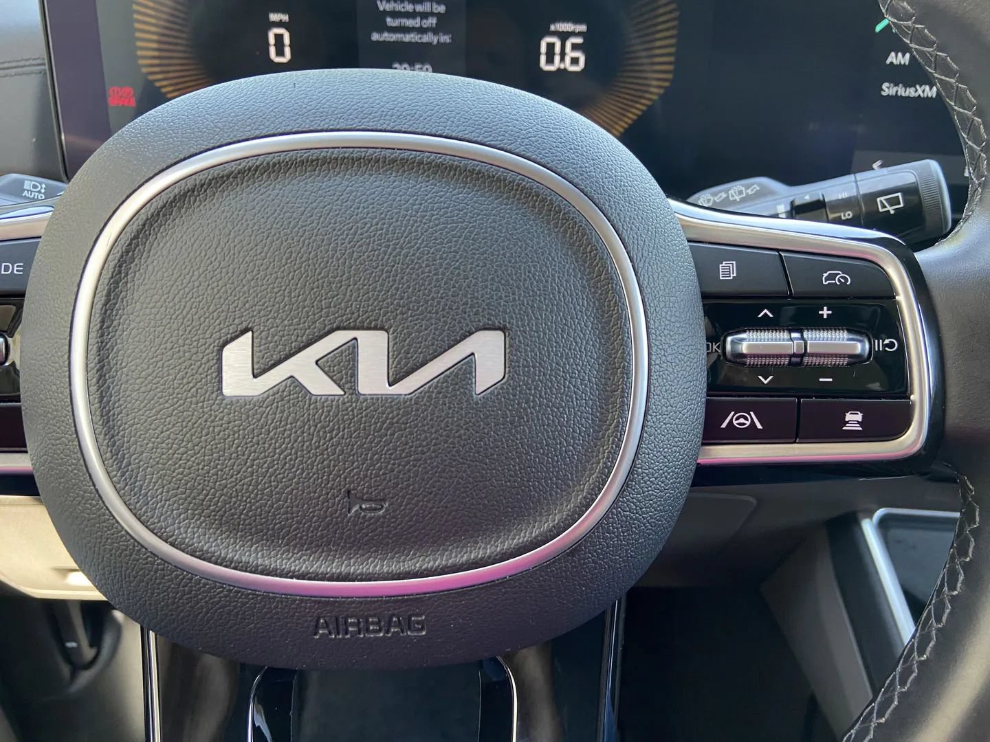 Used 2025 Kia Carnival FWD image 16