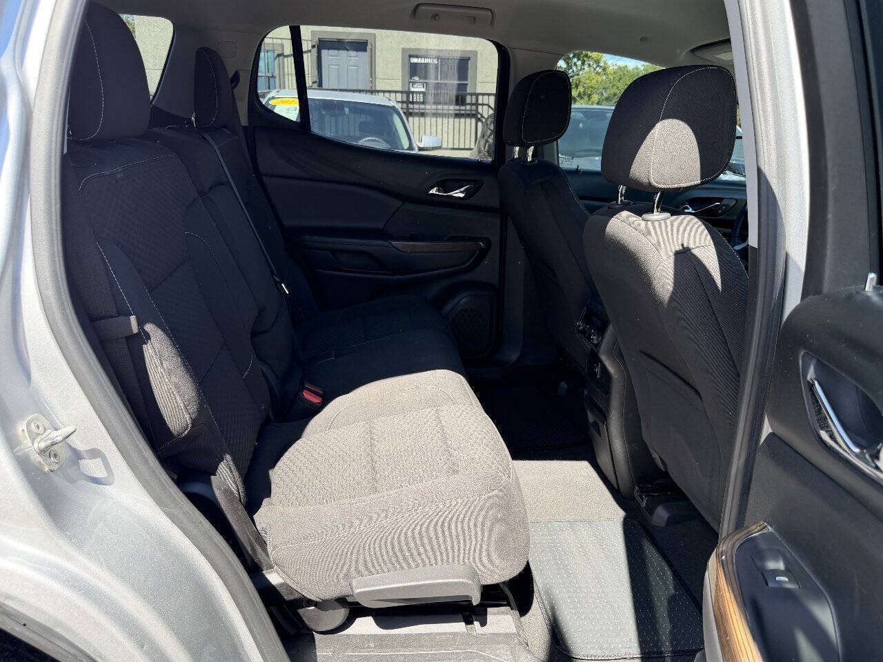 Used 2018 GMC Acadia SLE w/ LPO, Floor Liner Package FWD image 19