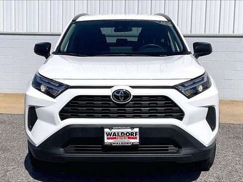 Used 2025 Toyota RAV4 LE AWD/4WD image 3