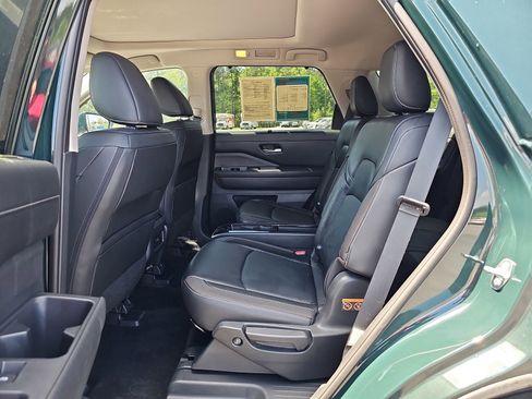 Used 2024 Nissan Pathfinder SL w/ SL Premium Package image 16