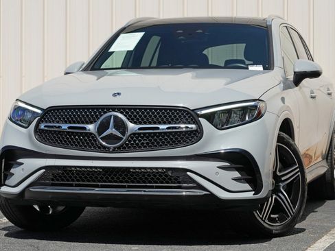 Used 2025 Mercedes-Benz GLC 300 4MATIC w/ AMG Line image 3