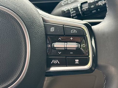 Used 2026 Kia Carnival EX FWD image 28