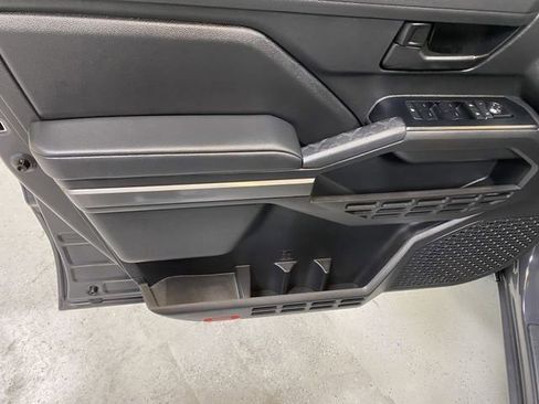 Used 2025 Toyota Tacoma SR5 AWD/4WD image 23