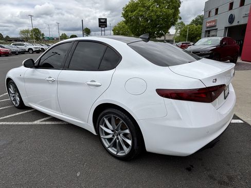 Used 2022 Alfa Romeo Giulia Ti AWD/4WD image 7