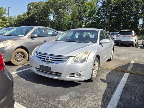 Used 2011 Nissan Altima 2.5 S w/ Convenience Pkg FWD image 1