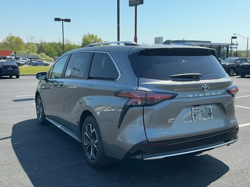 New 2026 Toyota Sienna Platinum AWD/4WD image 6