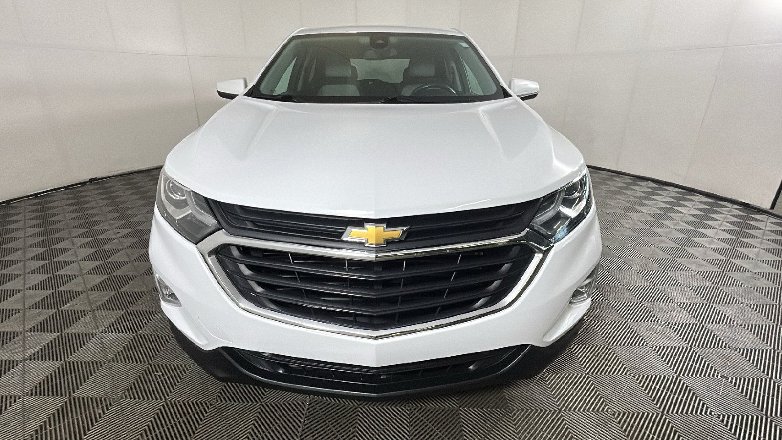 Used 2019 Chevrolet Equinox LT w/ Driver Convenience Package FWD image 9