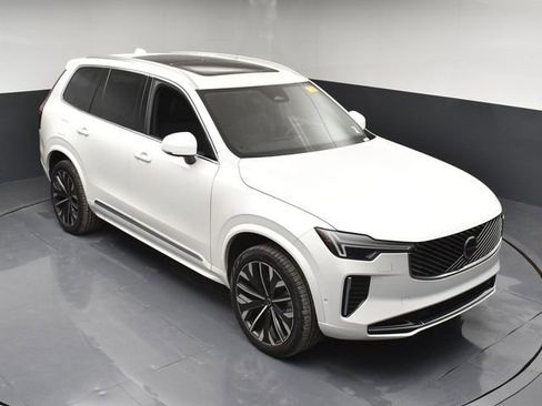 Used 2025 Volvo XC90 B5 Plus w/ Protection Package Premier image 40