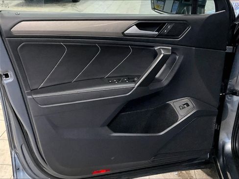 Used 2024 Volkswagen Tiguan SE image 9