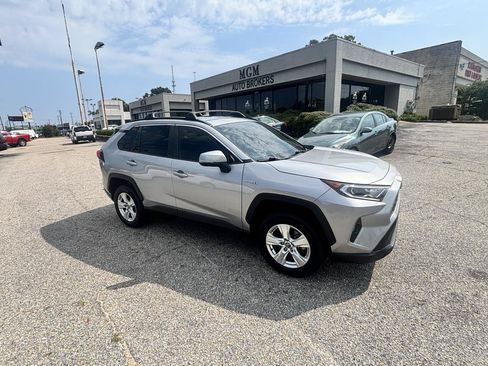 Used 2020 Toyota RAV4 XLE AWD/4WD image 30
