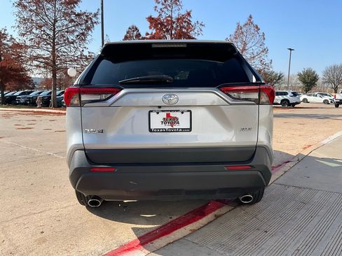 Used 2025 Toyota RAV4 XLE image 7