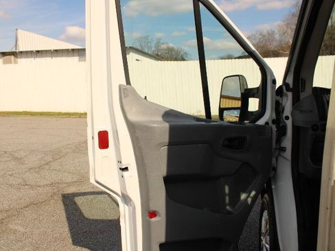 Used 2018 Ford Transit 250 138 RWD image 12