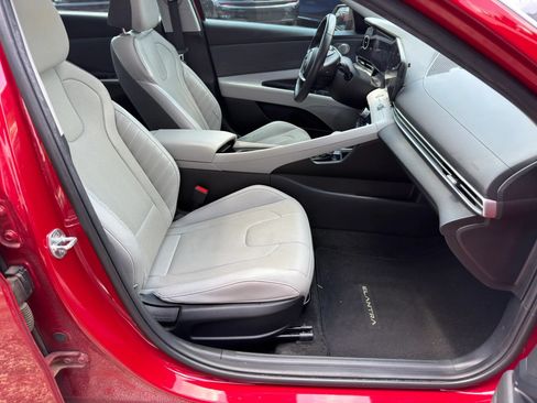 Used 2022 Hyundai Elantra Limited w/ Preferred Accessory Package FWD image 28
