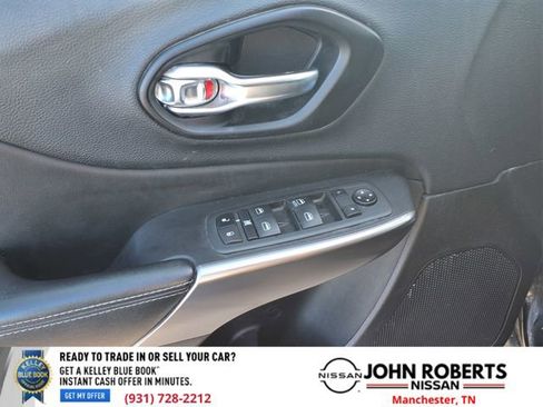 Used 2020 Jeep Cherokee Latitude w/ Mopar Interior Package image 27