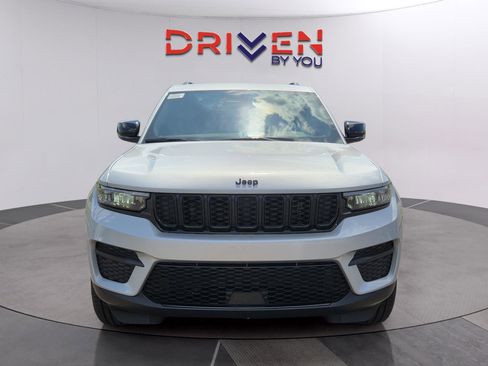 New 2025 Jeep Grand Cherokee Altitude image 15