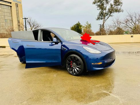 Used 2023 Tesla Model Y Performance AWD/4WD image 29