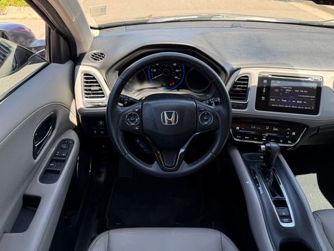 Used 2017 Honda HR-V EX-L image 2