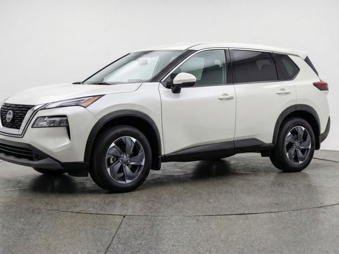 Used 2025 Nissan Rogue SV image 3