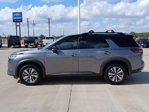 Used 2023 Nissan Pathfinder SL w/ Lighting Package (N92) image 5