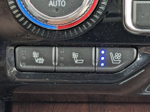 Used 2023 GMC Yukon Denali Ultimate w/ LPO, Floor Liner Package AWD/4WD image 35