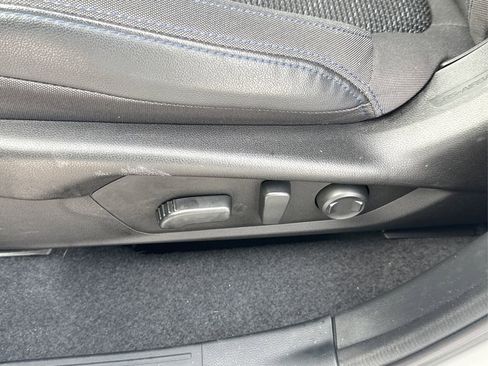Used 2025 Subaru Forester Premium AWD/4WD image 32