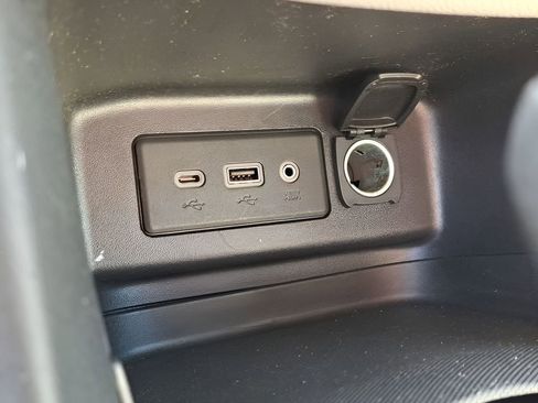 Used 2020 Chevrolet Equinox LT image 24