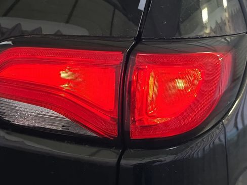 Used 2023 Chrysler Voyager LX FWD image 13