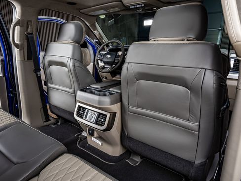 Used 2026 Ford F250 Platinum w/ Platinum Plus Package image 31