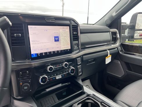 Used 2025 Ford F350 Lariat image 11
