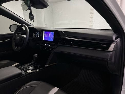 Used 2025 Toyota Camry SE image 28