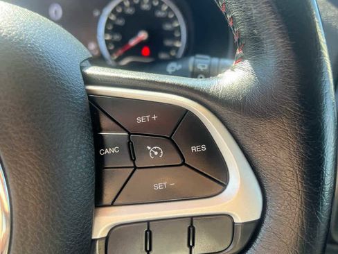 Used 2018 Jeep Renegade Trailhawk w/ UConnect 8.4 Nav Group image 21