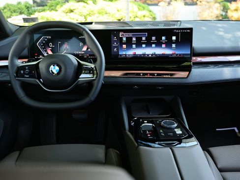 New 2027 BMW 530i w/ Premium Package RWD image 27
