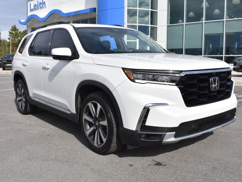 Certified 2023 Honda Pilot Elite image 3