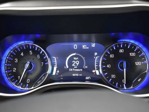 Used 2025 Chrysler Pacifica Select FWD image 27