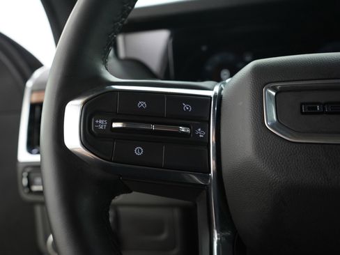 Used 2025 GMC Yukon XL Denali AWD/4WD image 30
