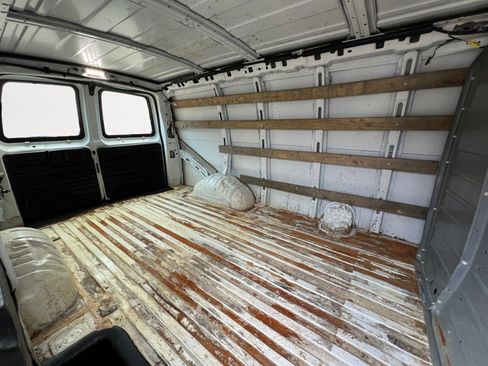 Used 2018 Chevrolet Express 2500 w/ Driver Convenience Package image 14