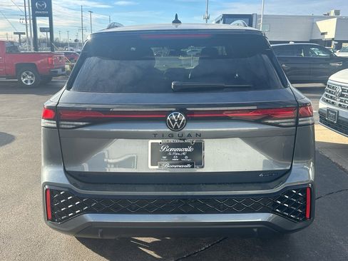 New 2026 Volkswagen Tiguan SE R-Line AWD/4WD image 3