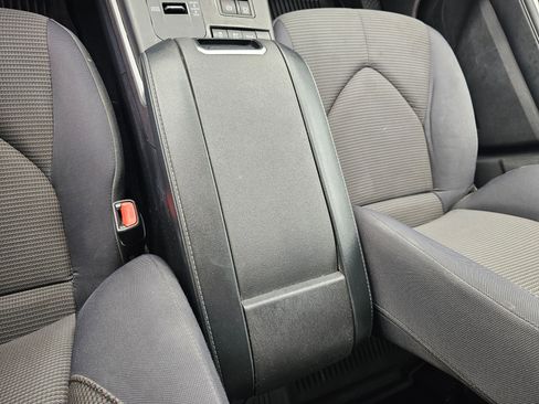 Used 2022 Toyota Highlander LE image 29