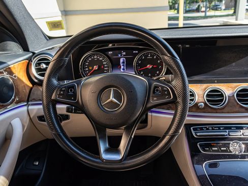 Used 2017 Mercedes-Benz E 300 image 19