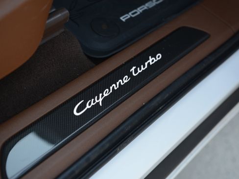 Used 2023 Porsche Cayenne Turbo AWD/4WD image 38