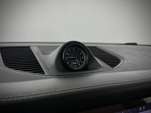 Used 2024 Porsche Macan image 28