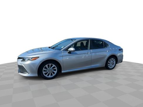 Used 2022 Toyota Camry LE FWD image 5